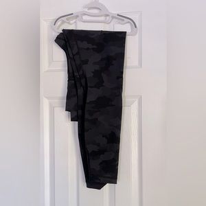 Lululemon Align pant 7/8 in grey charcoal camo size 10